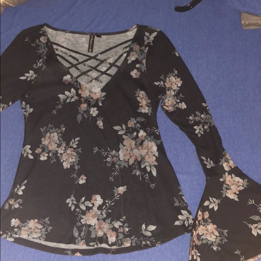 Bell sleeve floral top